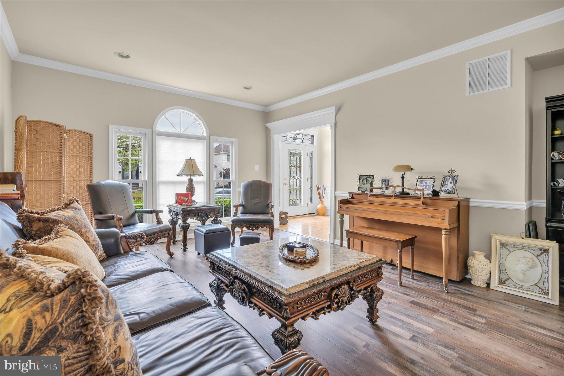 413 W Country Club Dr