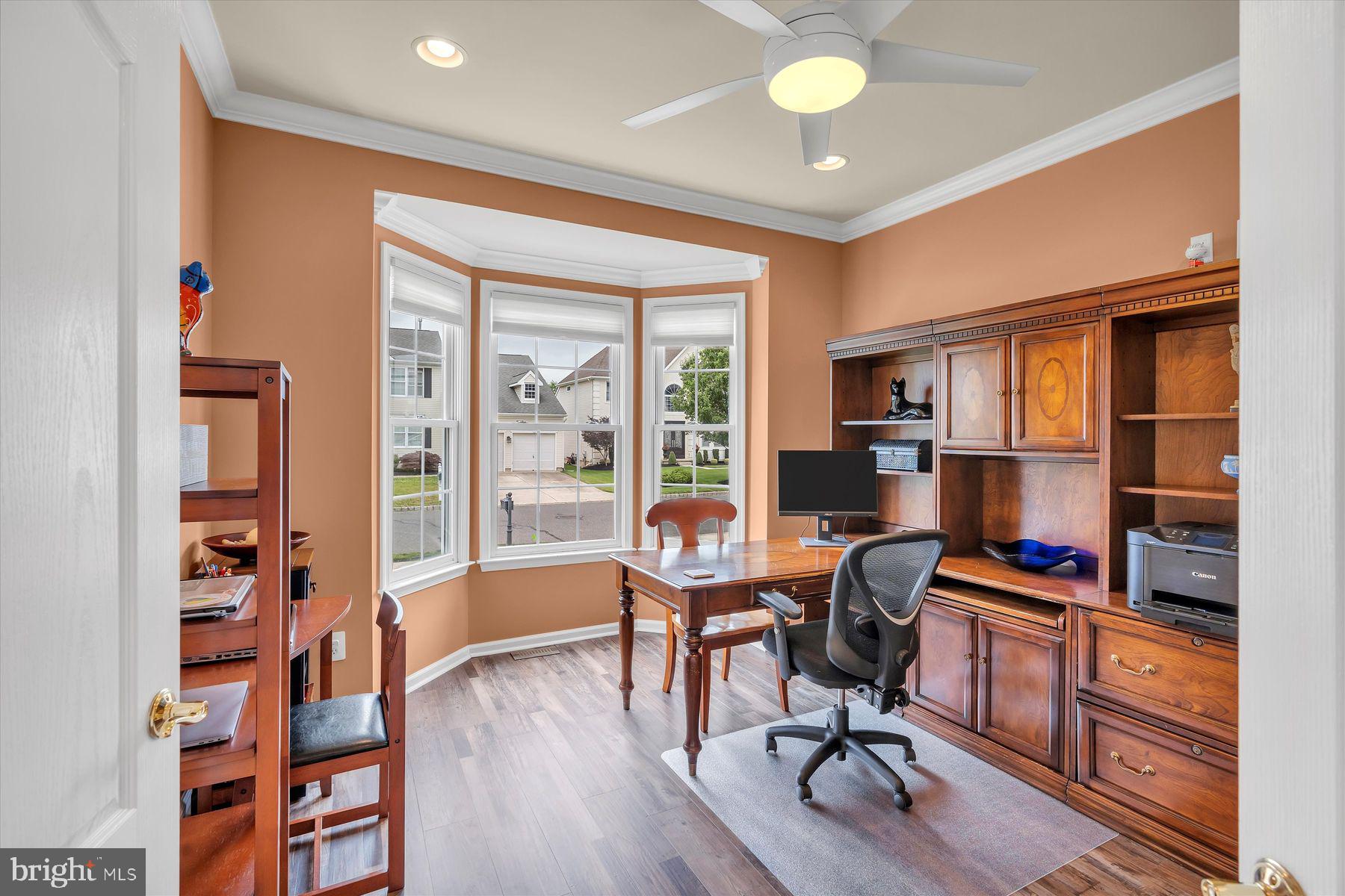 413 W Country Club Dr