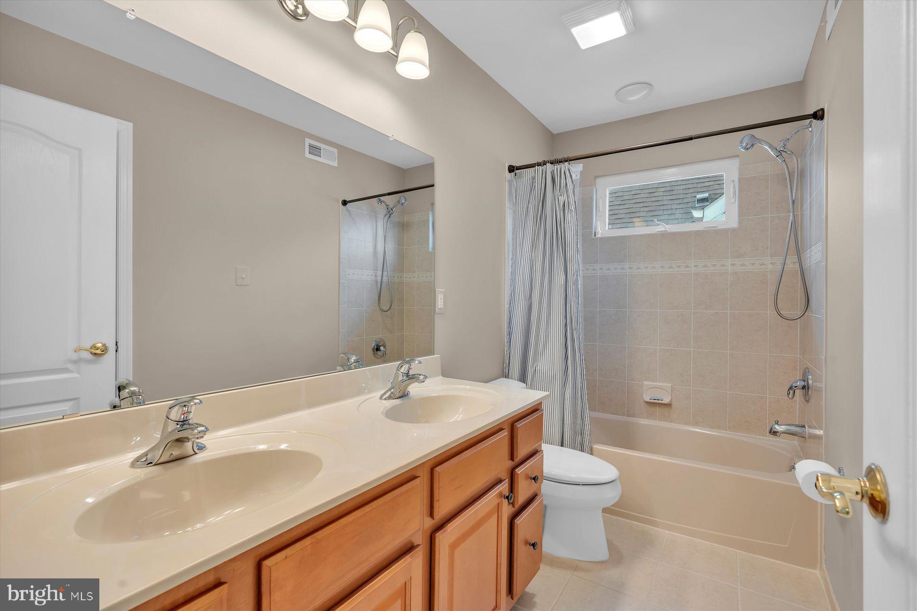 413 W Country Club Dr