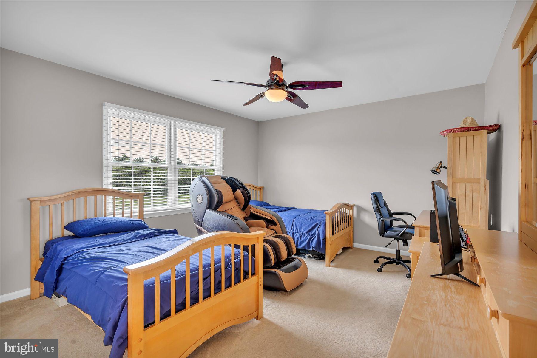 413 W Country Club Dr