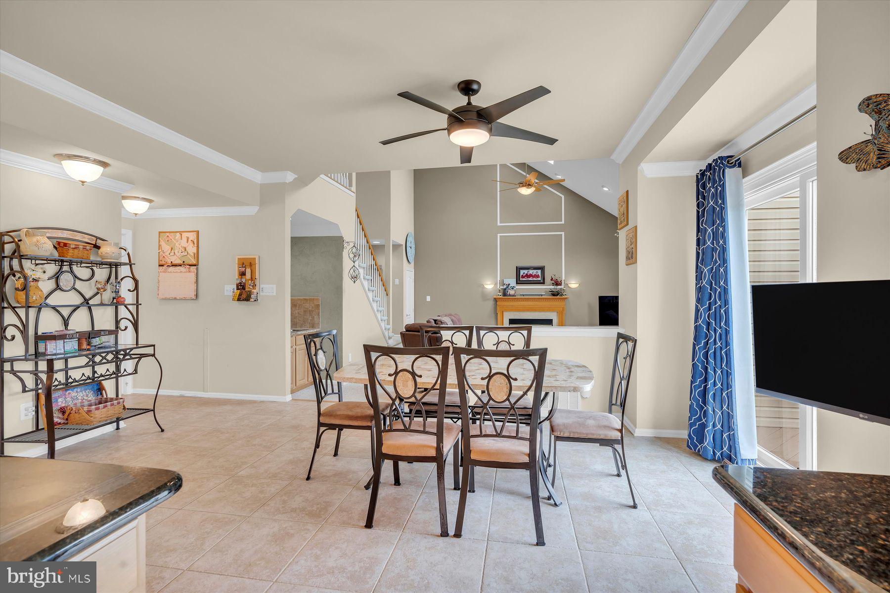 413 W Country Club Dr