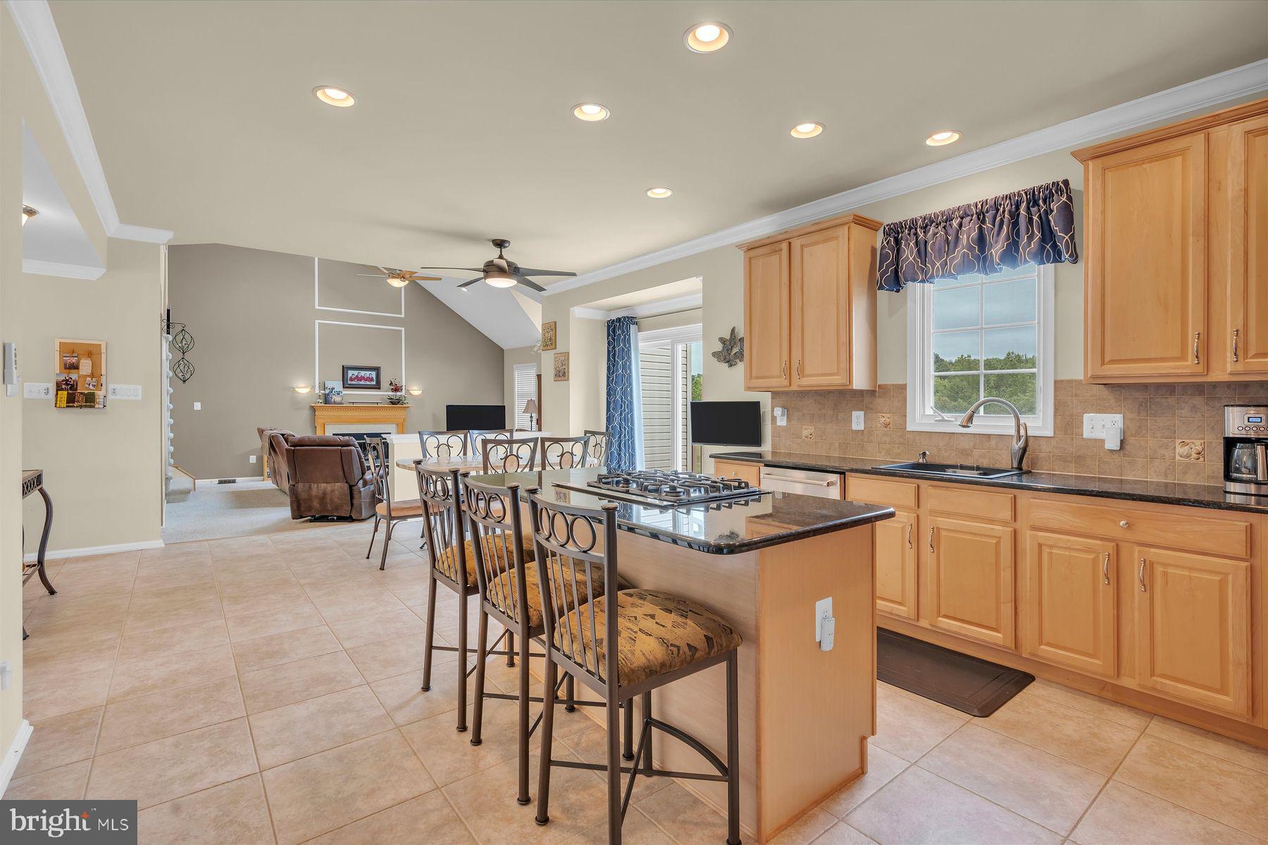 413 W Country Club Dr
