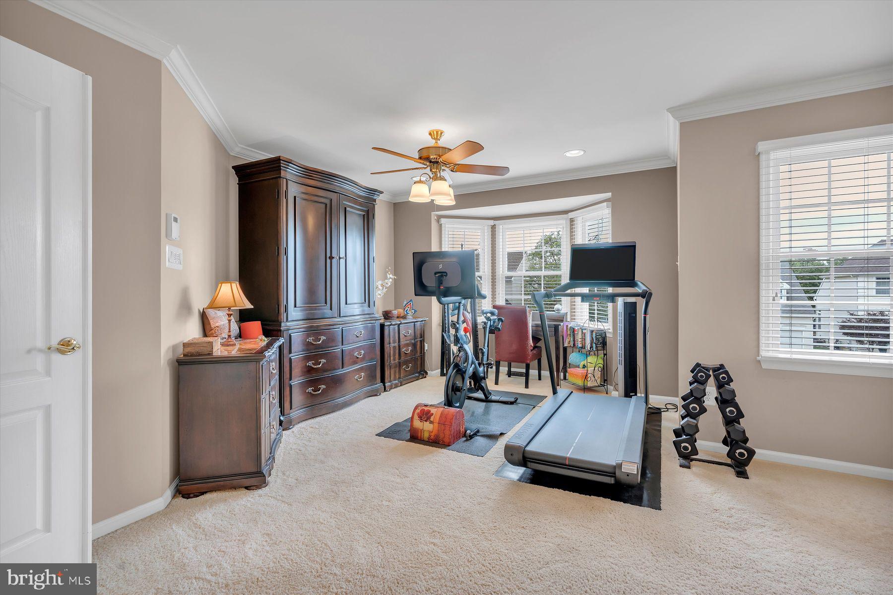 413 W Country Club Dr