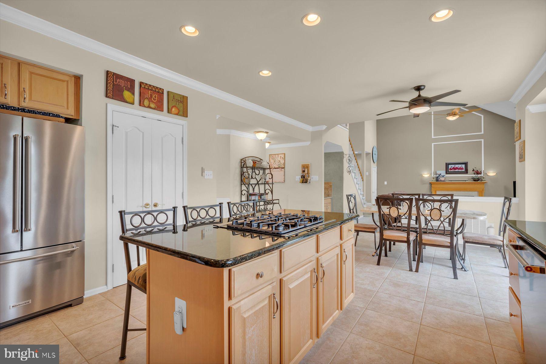 413 W Country Club Dr