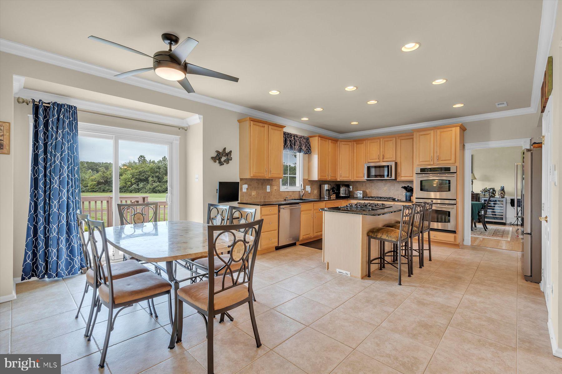413 W Country Club Dr