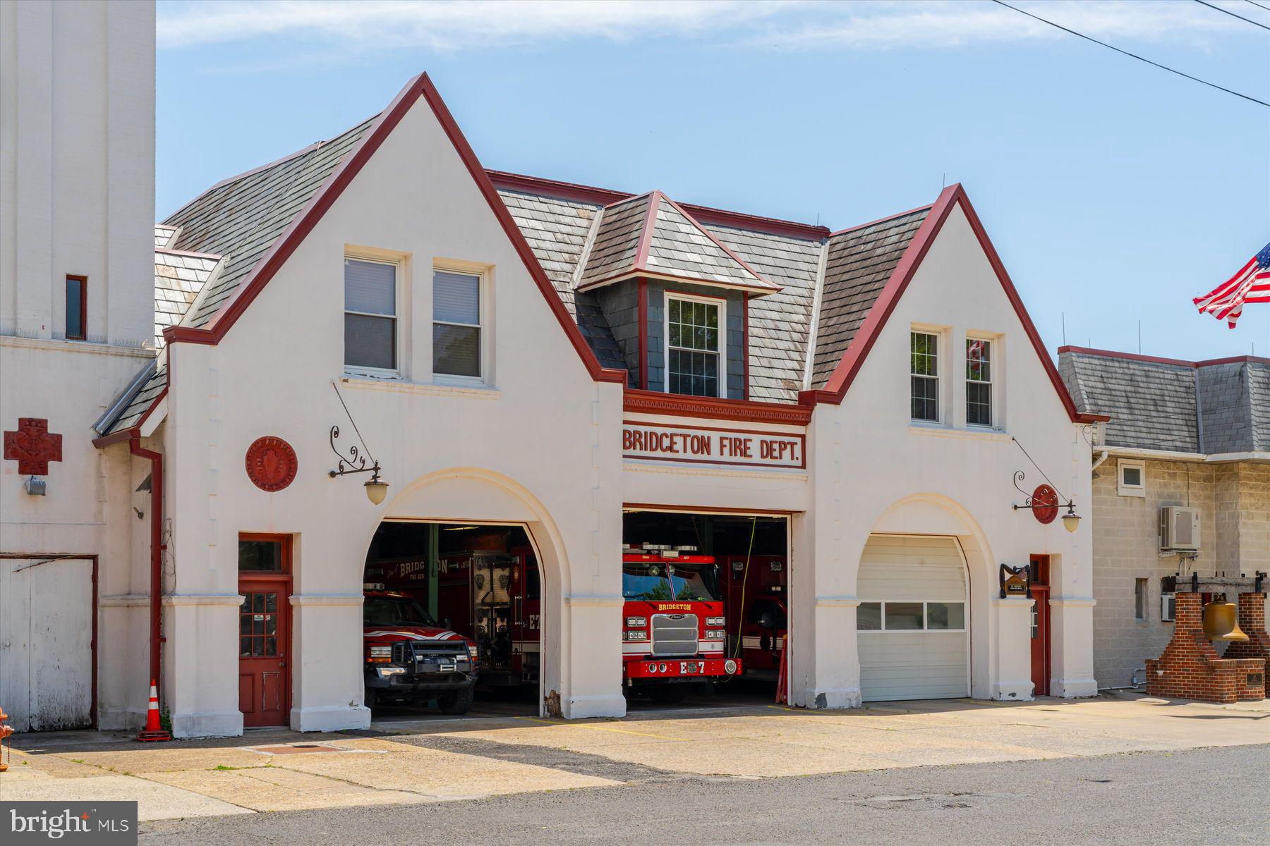 81 W COMMERCE STREET