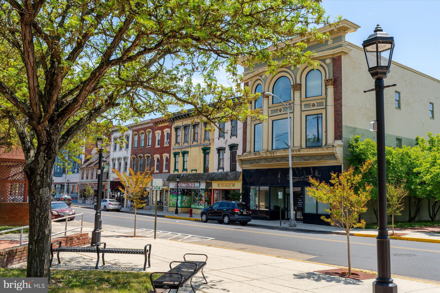 81 W COMMERCE STREET