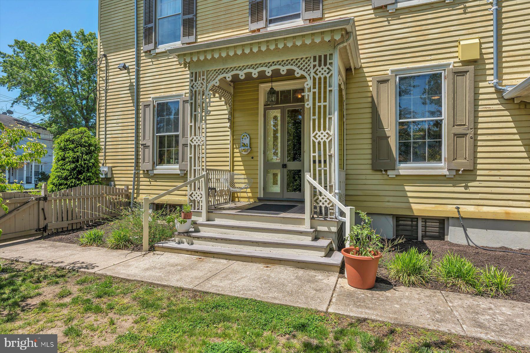 81 W COMMERCE STREET