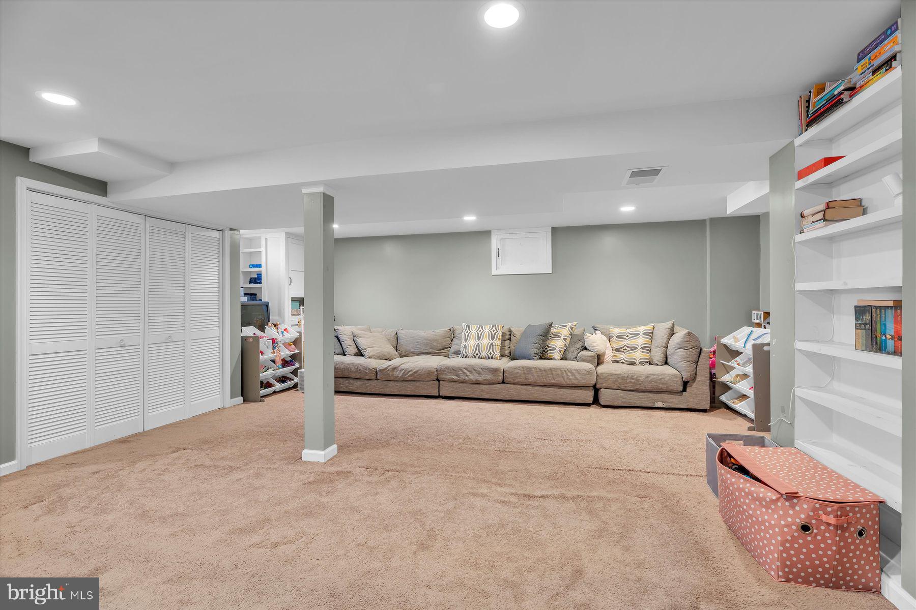 39 COUNTRY CLUB ROAD