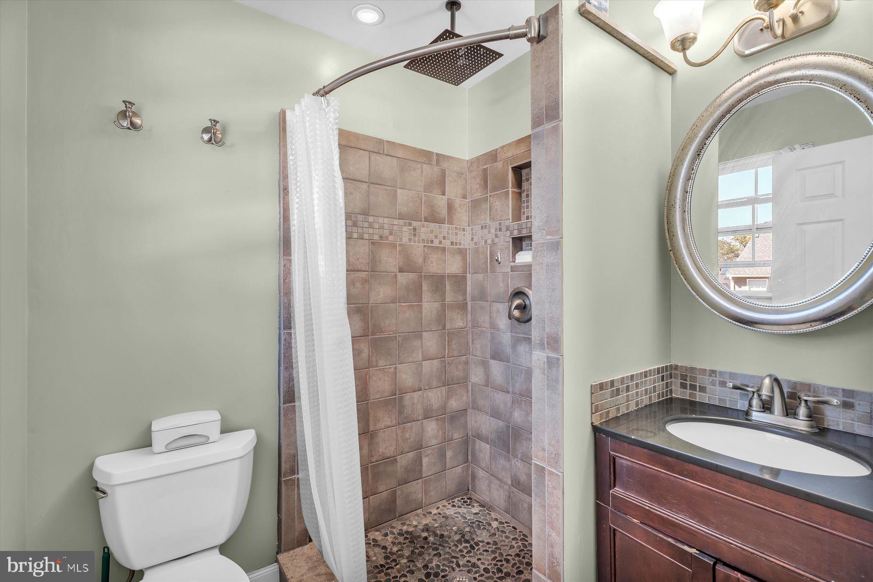 39 COUNTRY CLUB ROAD