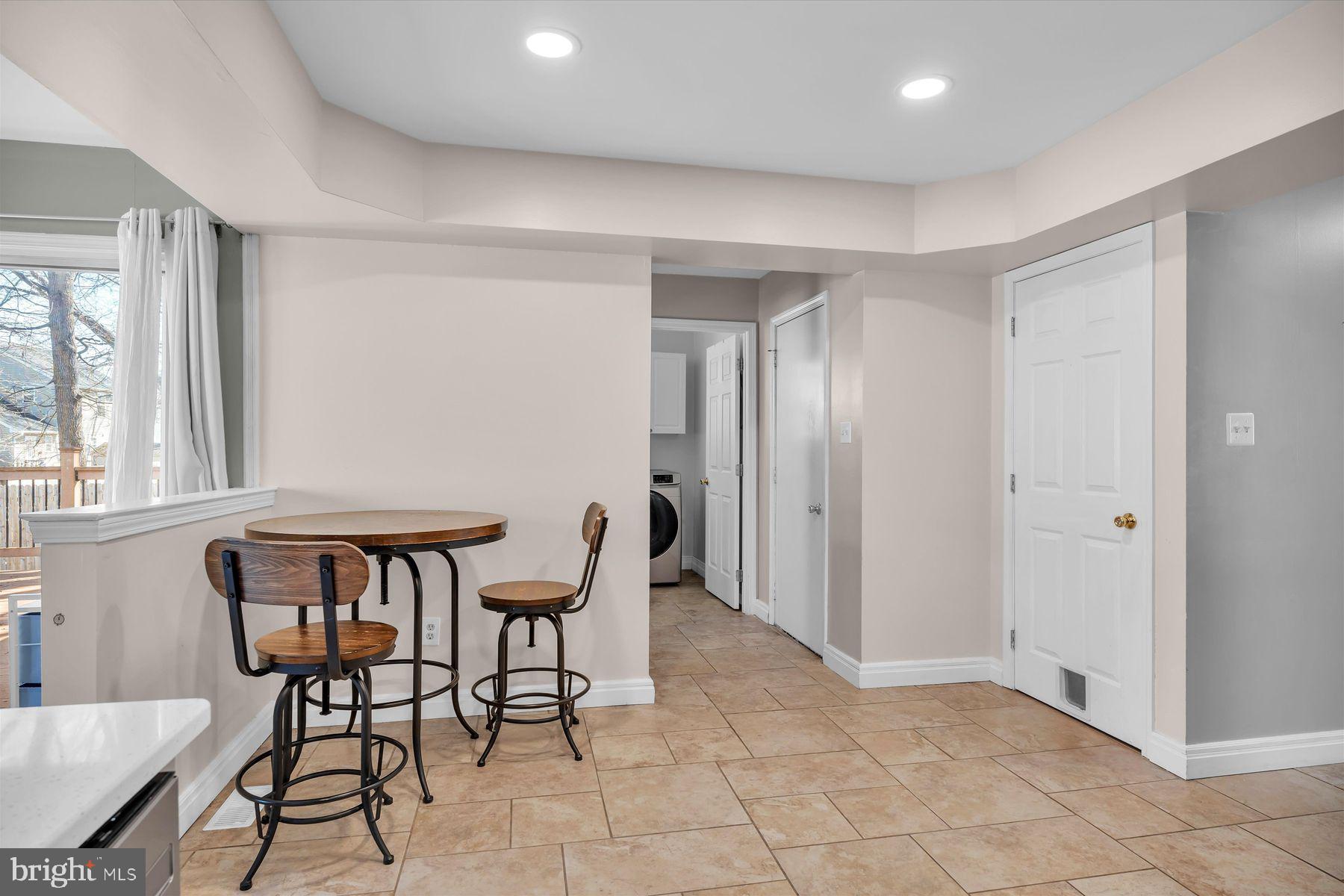 39 COUNTRY CLUB ROAD