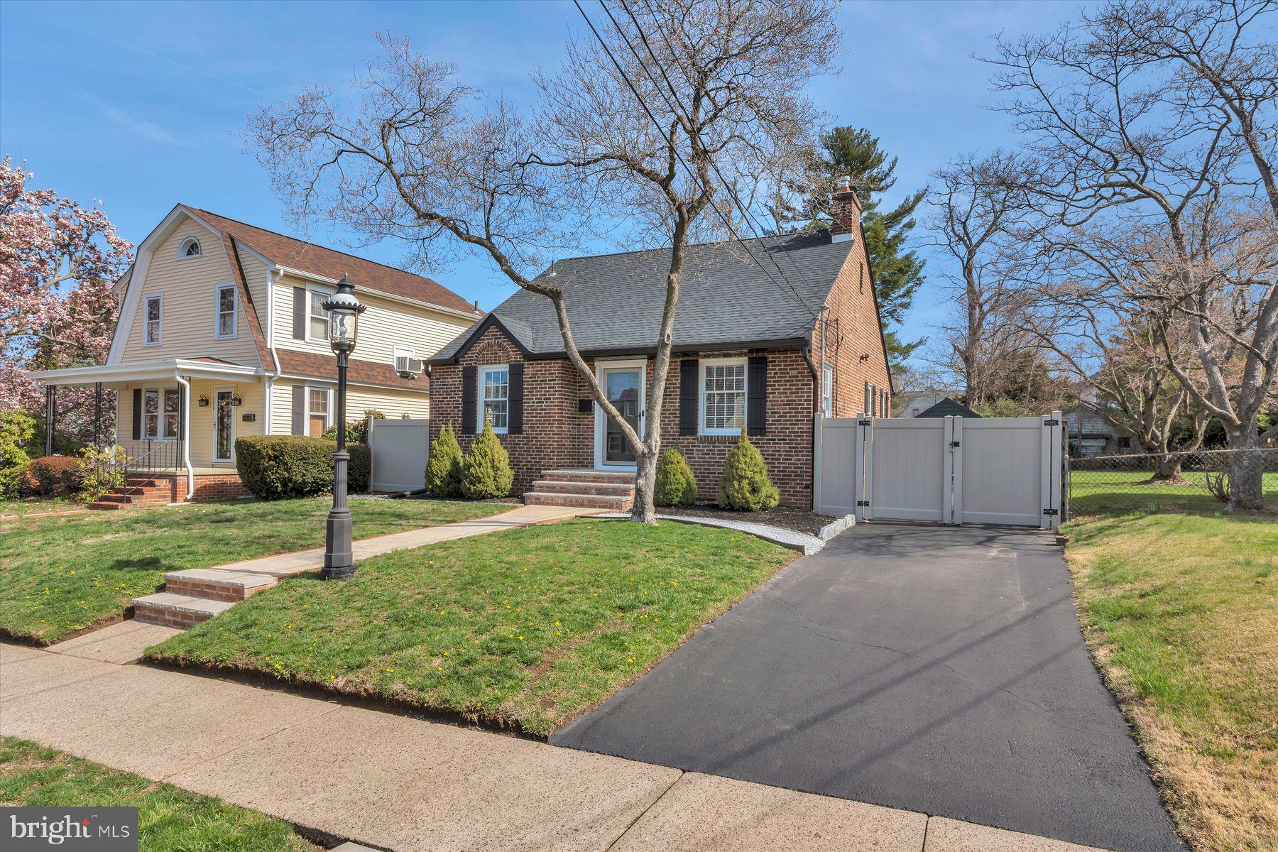 724 Mayflower Ave