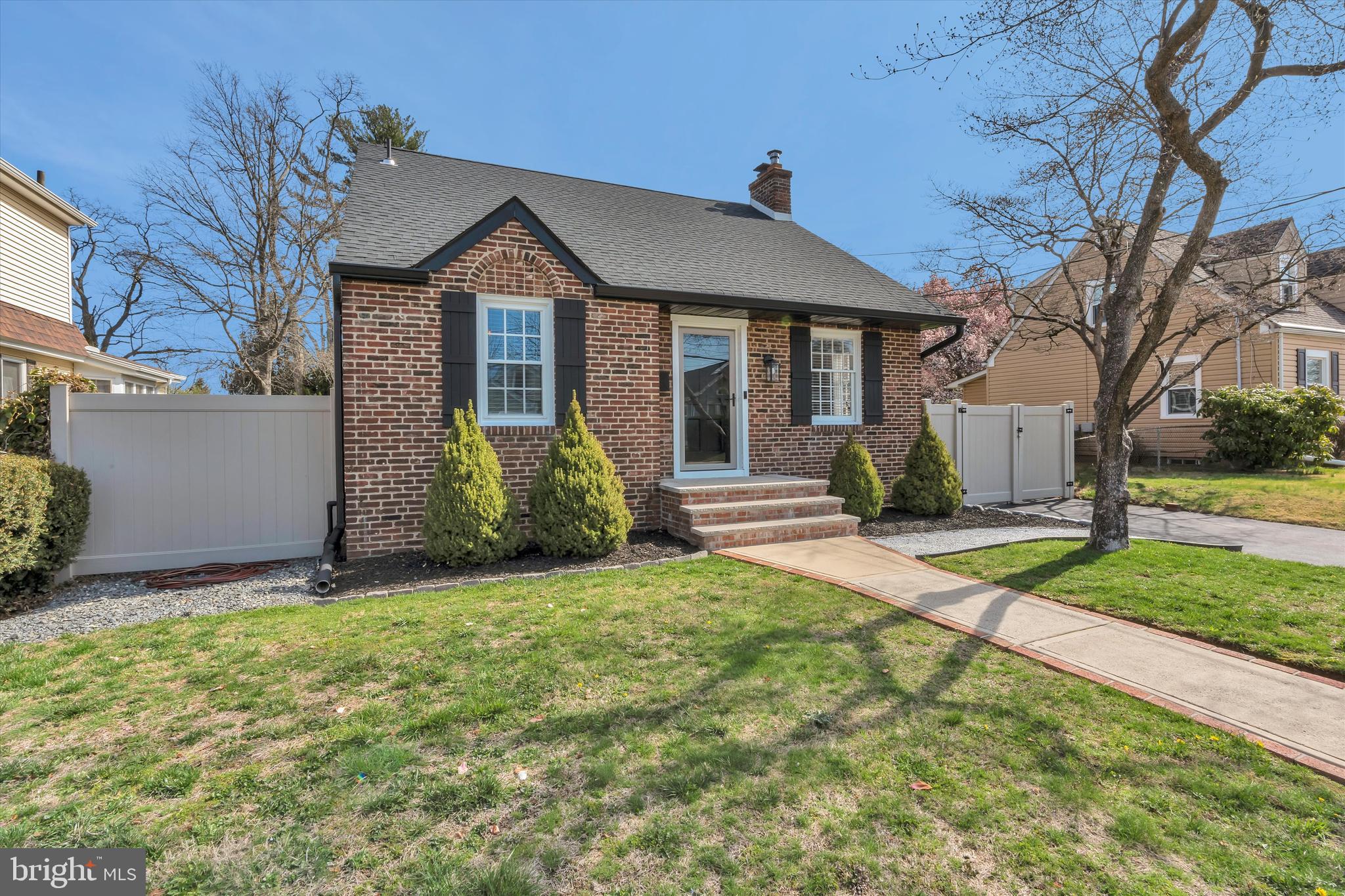 724 Mayflower Ave