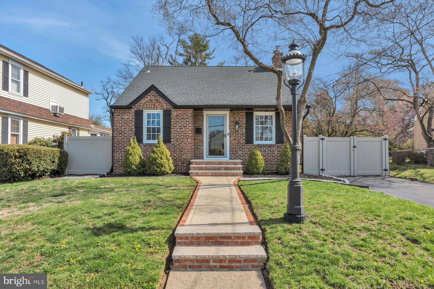 724 Mayflower Ave
