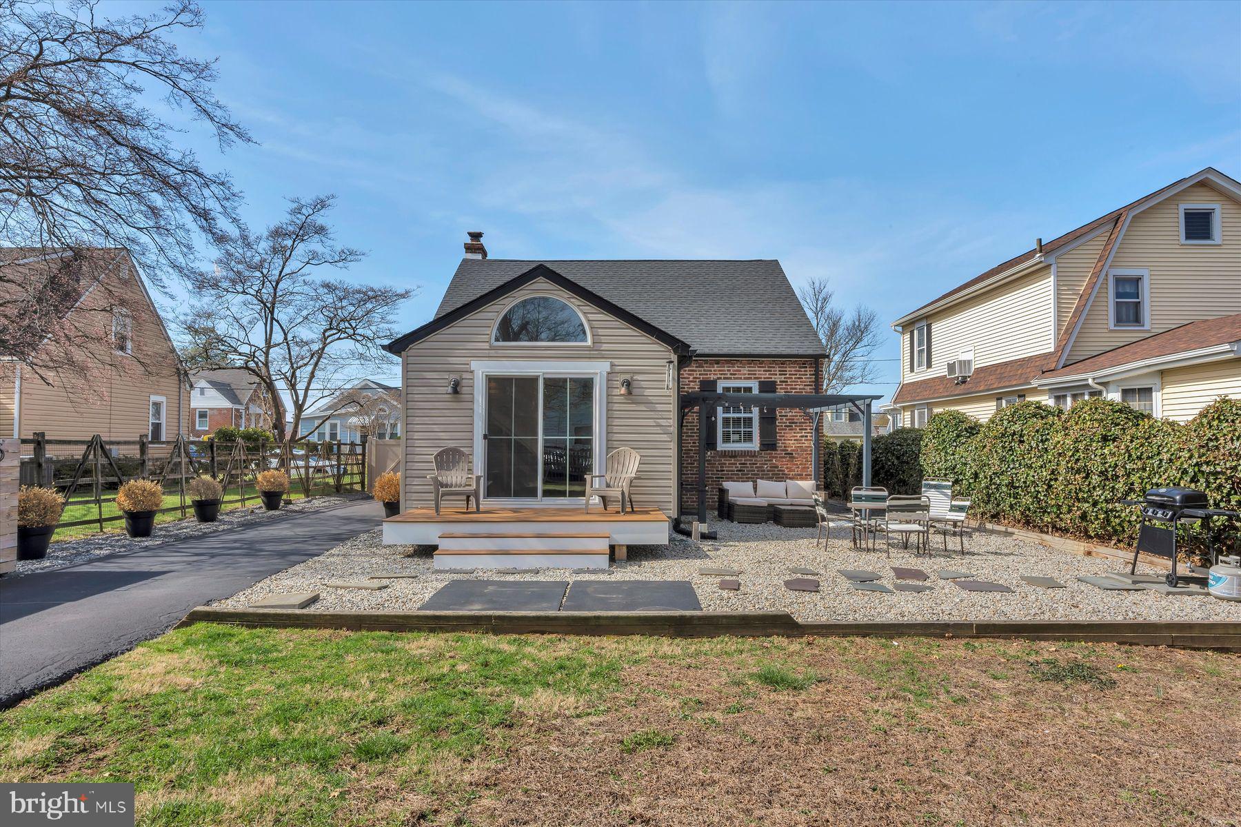 724 Mayflower Ave