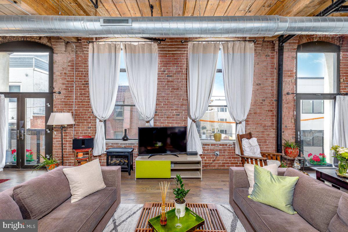 1524 N HANCOCK STREET Unit: 304