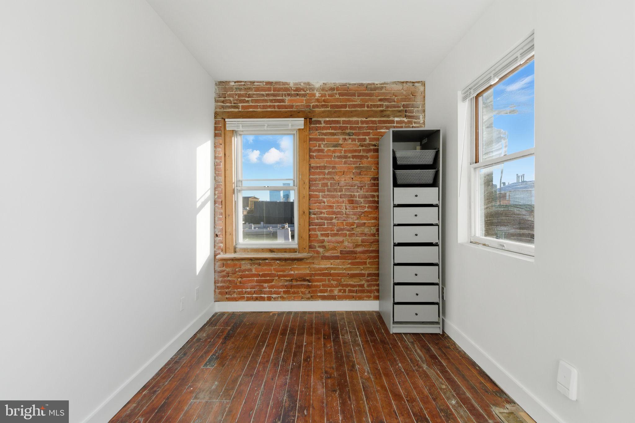 2738 POPLAR STREET 2R