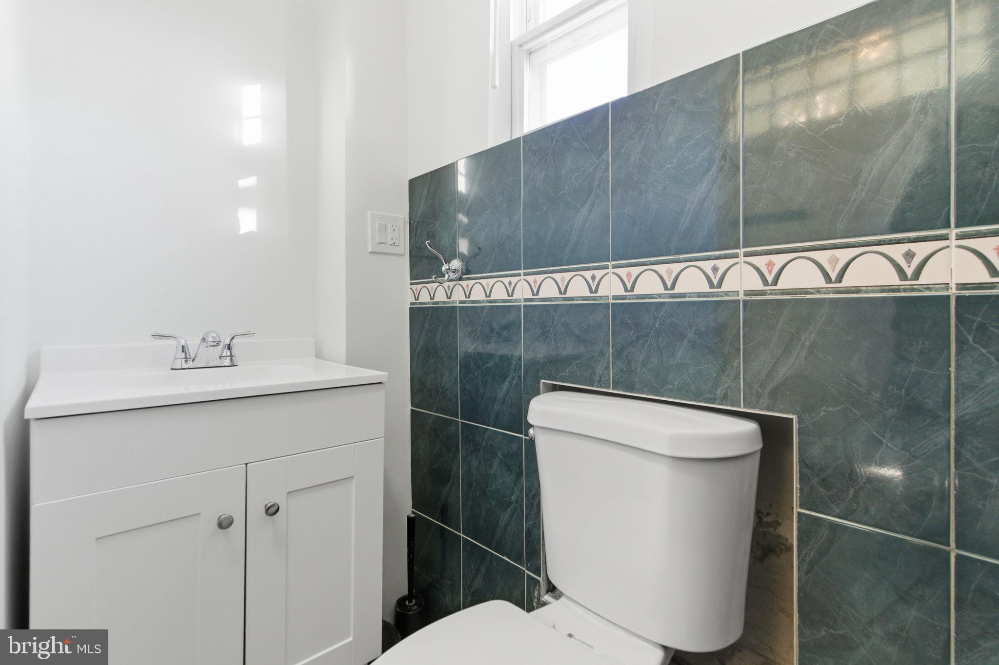 2738 POPLAR STREET 2R