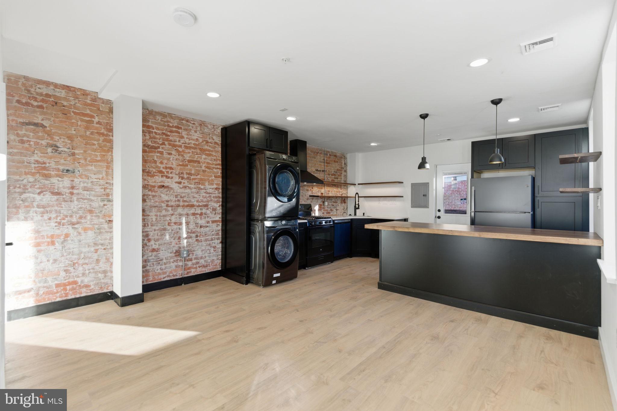 2738 POPLAR STREET 2R