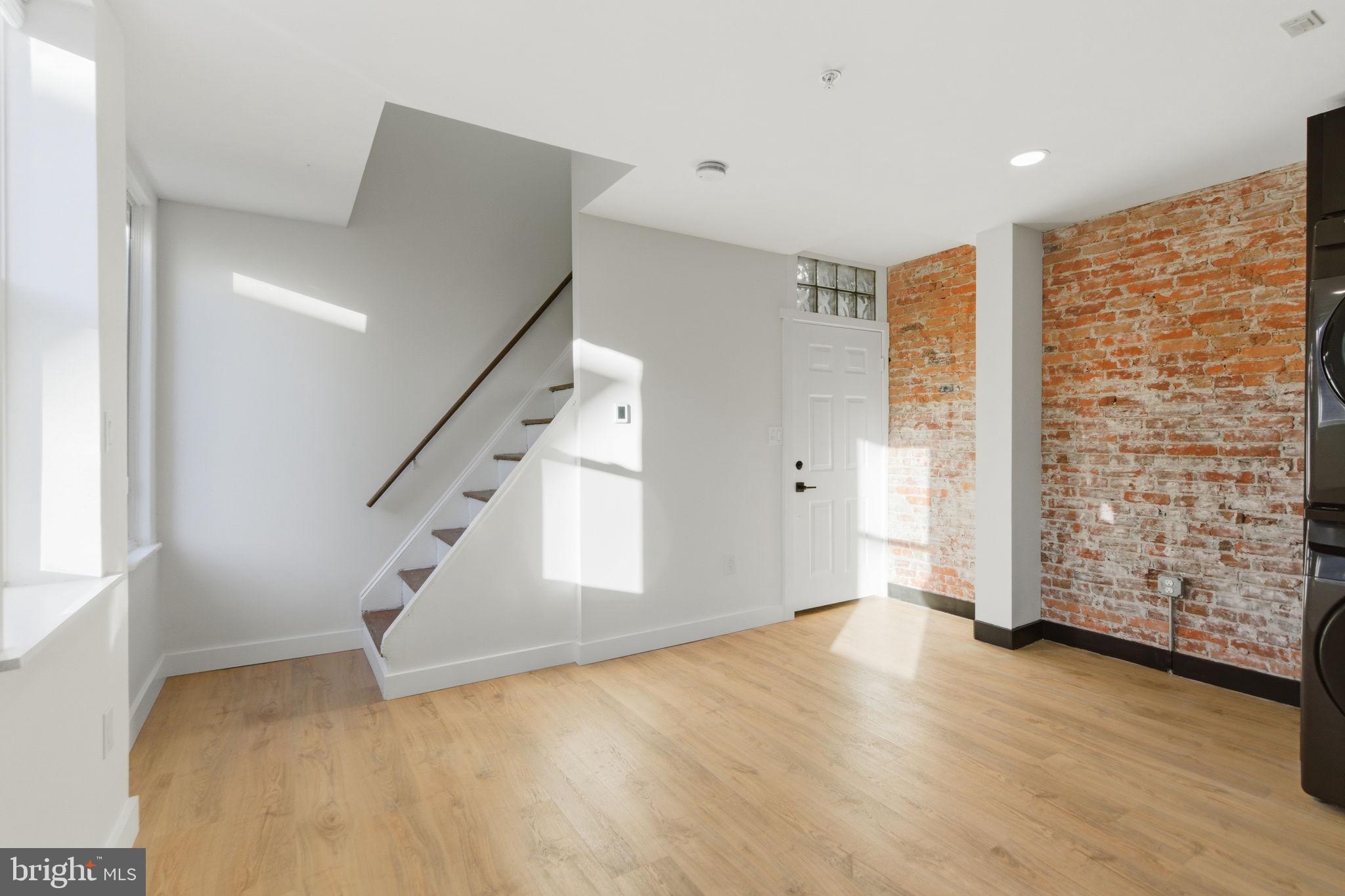 2738 POPLAR STREET 2R