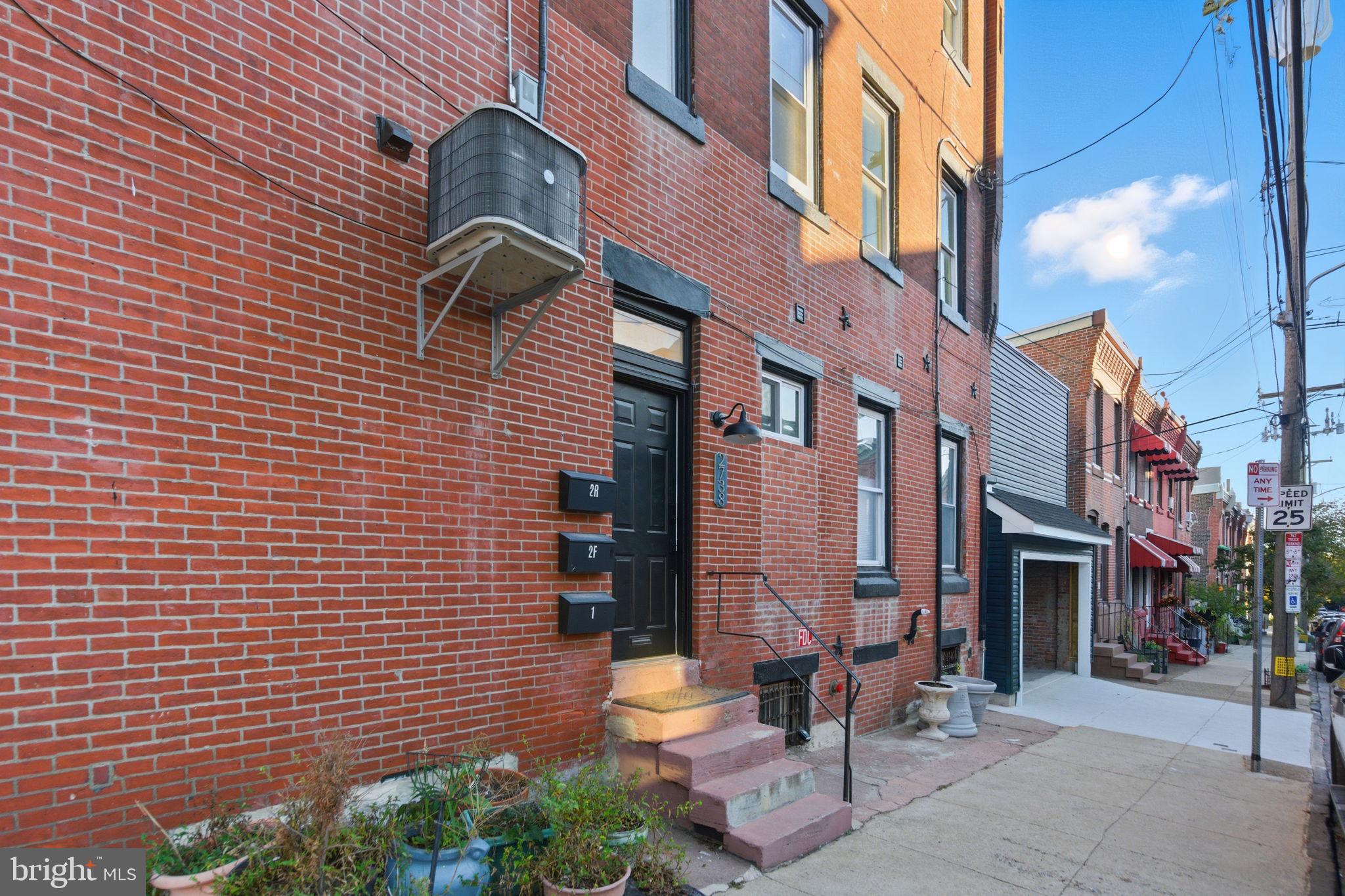 2738 POPLAR STREET 2R