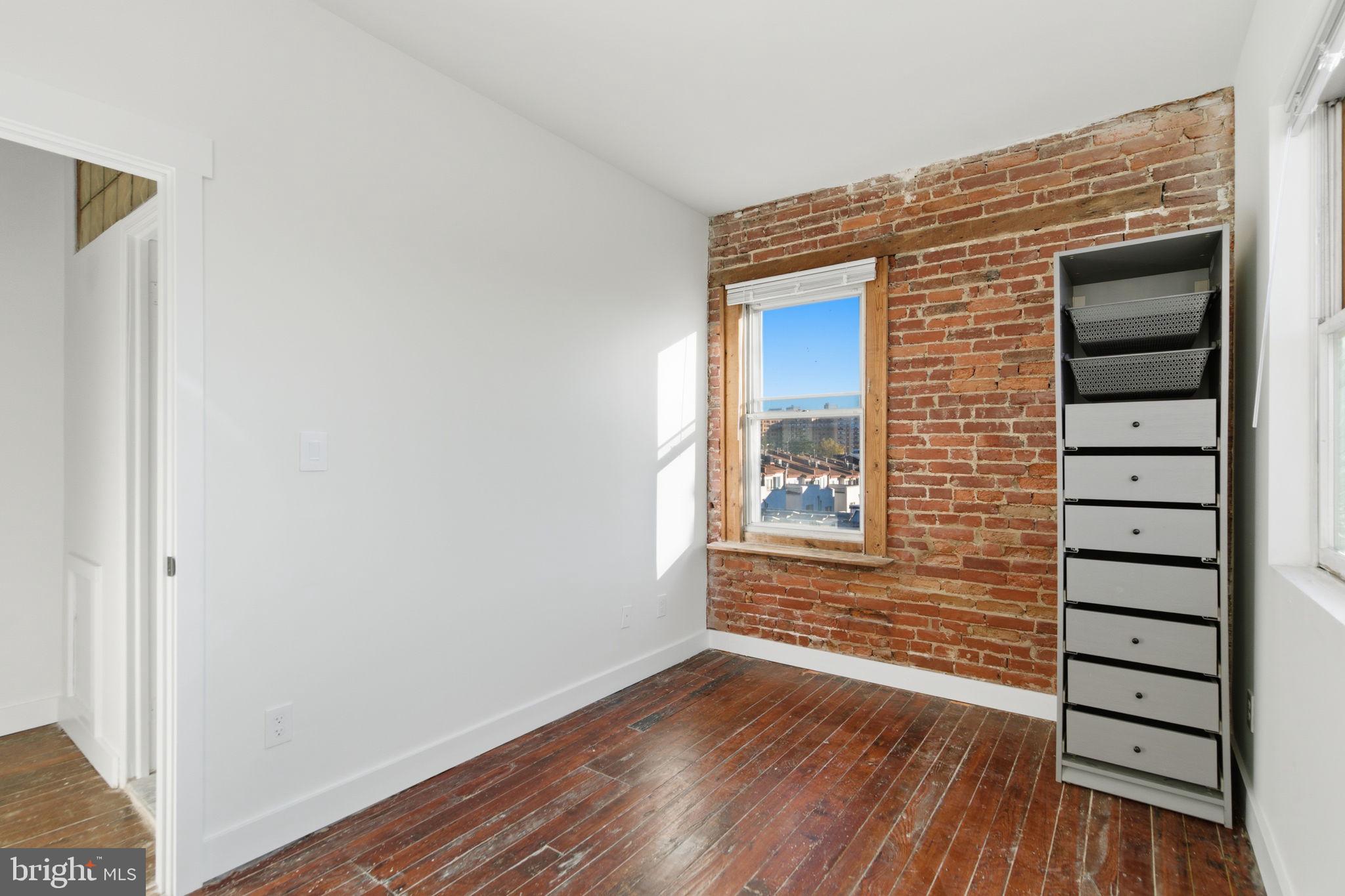 2738 POPLAR STREET 2R