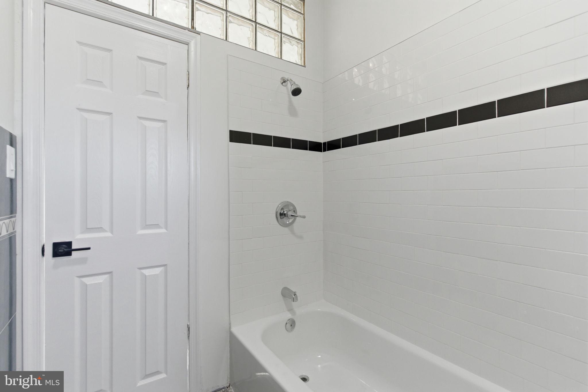 2738 POPLAR STREET 2R