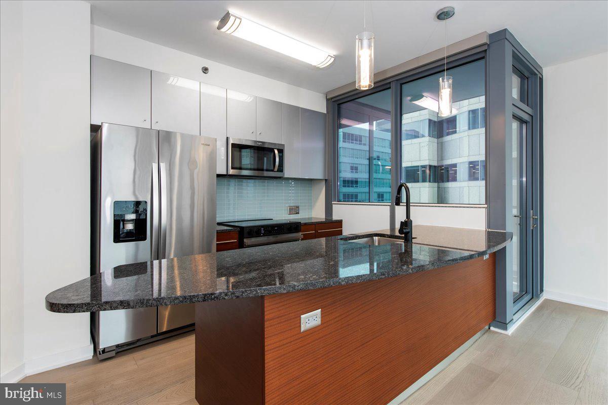 2101 MARKET STREET 00 2206
