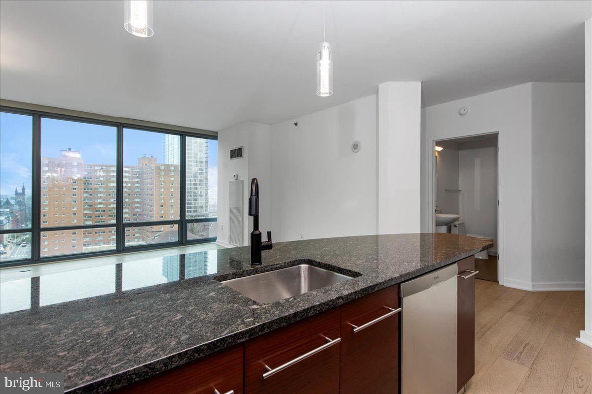 2101 MARKET STREET 00 2206