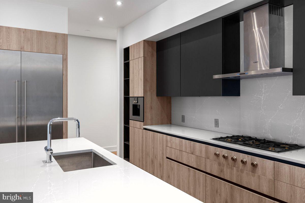 724 CHESTNUT STREET 201