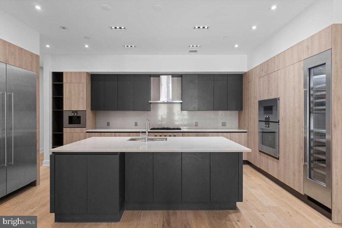 724 CHESTNUT STREET 201