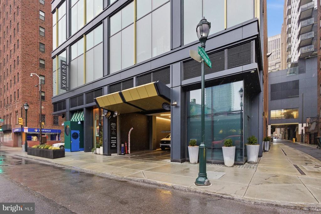 1911 WALNUT ST 4402