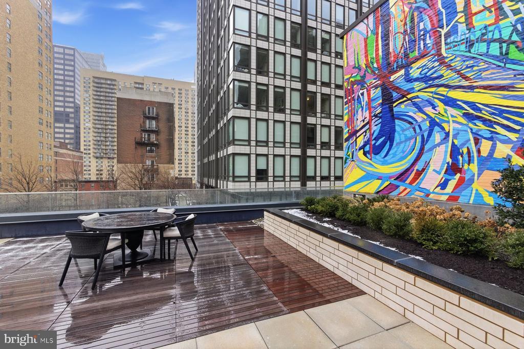 1911 WALNUT ST 4402
