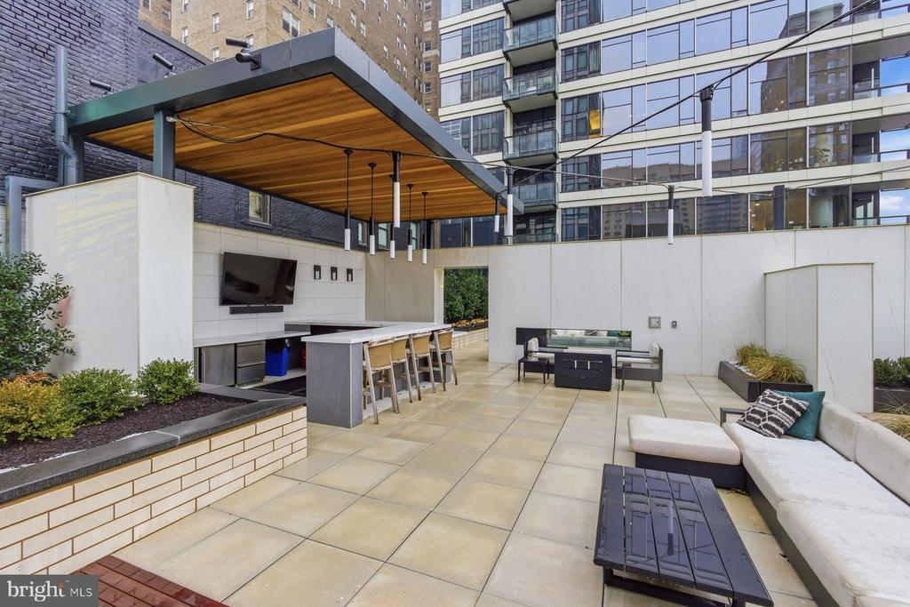 1911 WALNUT ST 4402