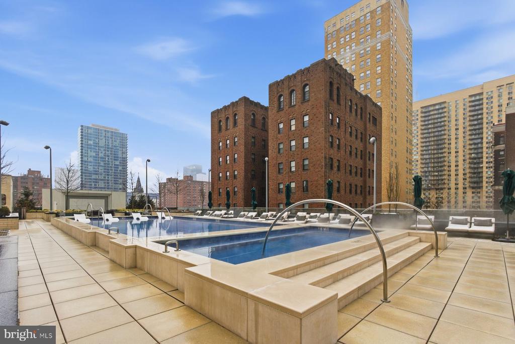 1911 WALNUT ST 4402