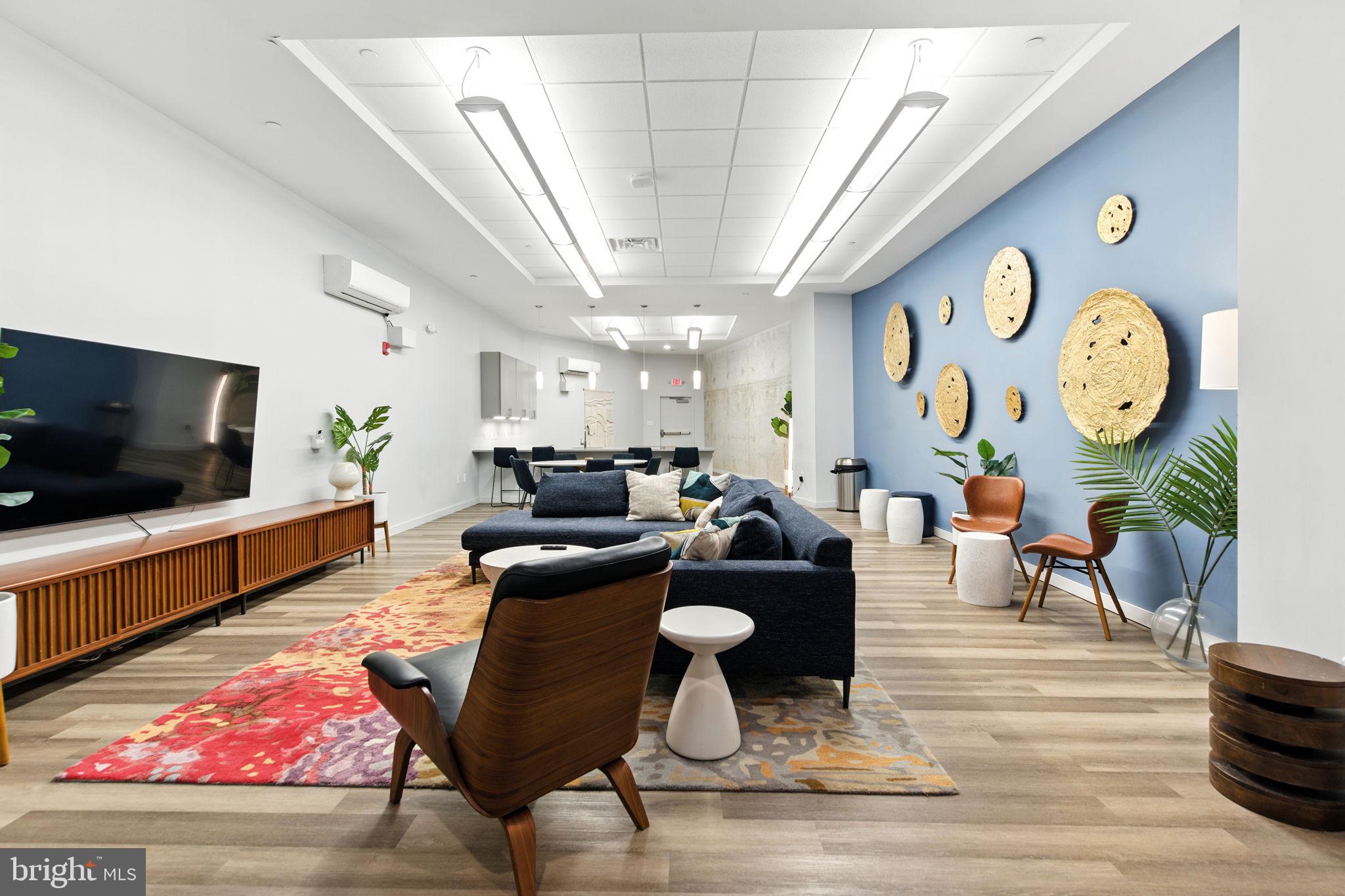 2110 E NORRIS STREET 402