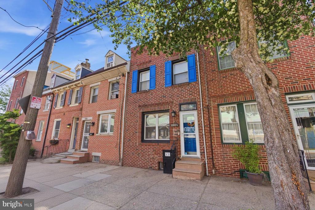 1102 S FRONT STREET 1/2