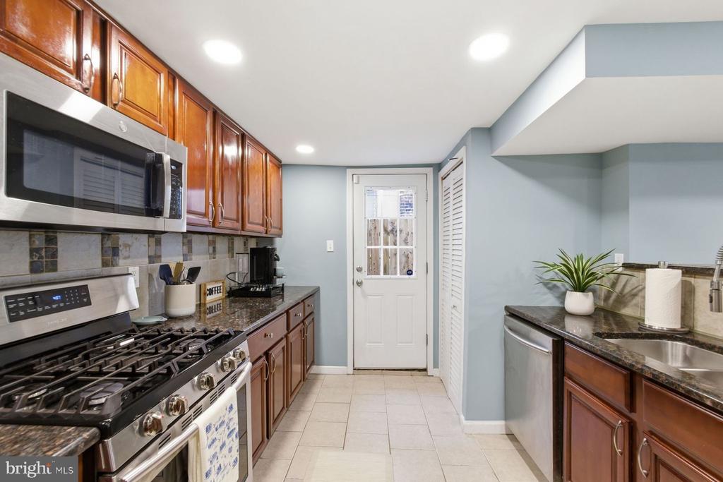 1102 S FRONT STREET 1/2