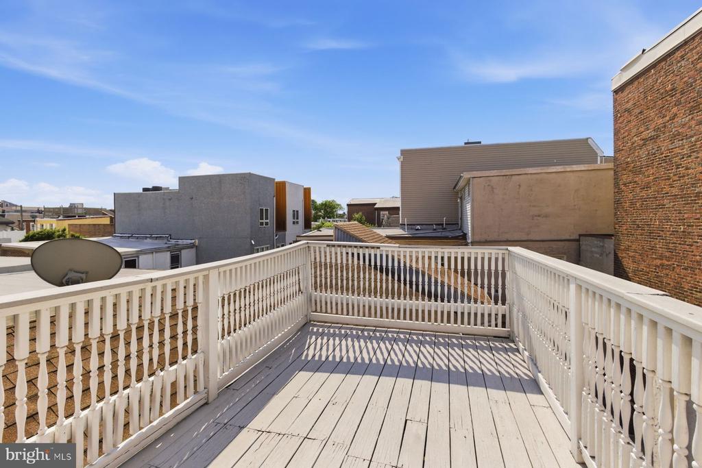 1102 S FRONT STREET 1/2