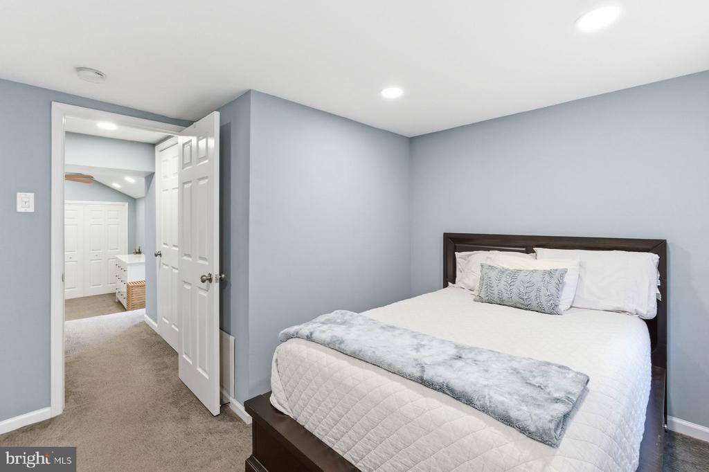 1102 S FRONT STREET 1/2
