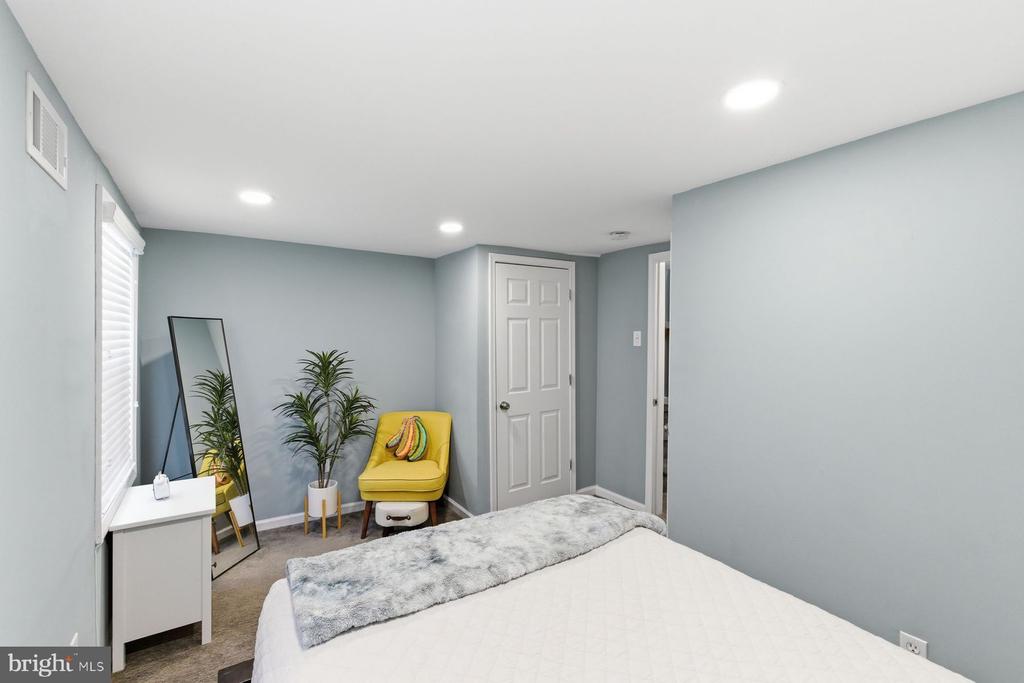 1102 S FRONT STREET 1/2