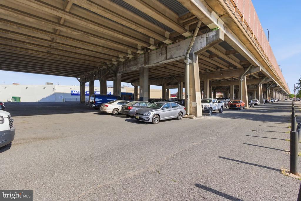 1102 S FRONT STREET 1/2