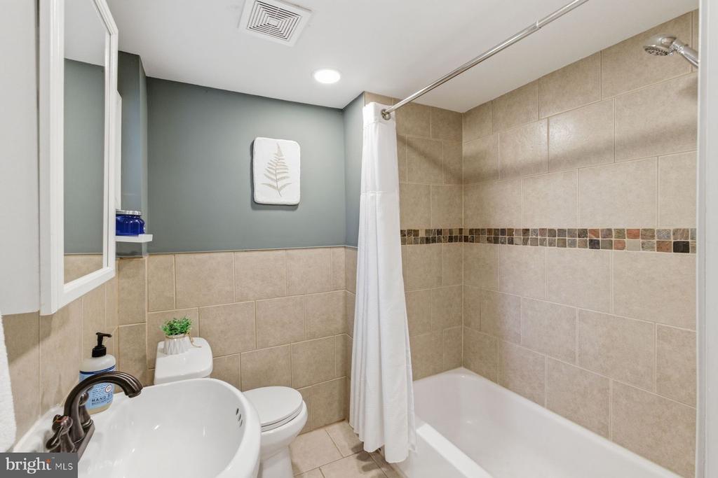 1102 S FRONT STREET 1/2