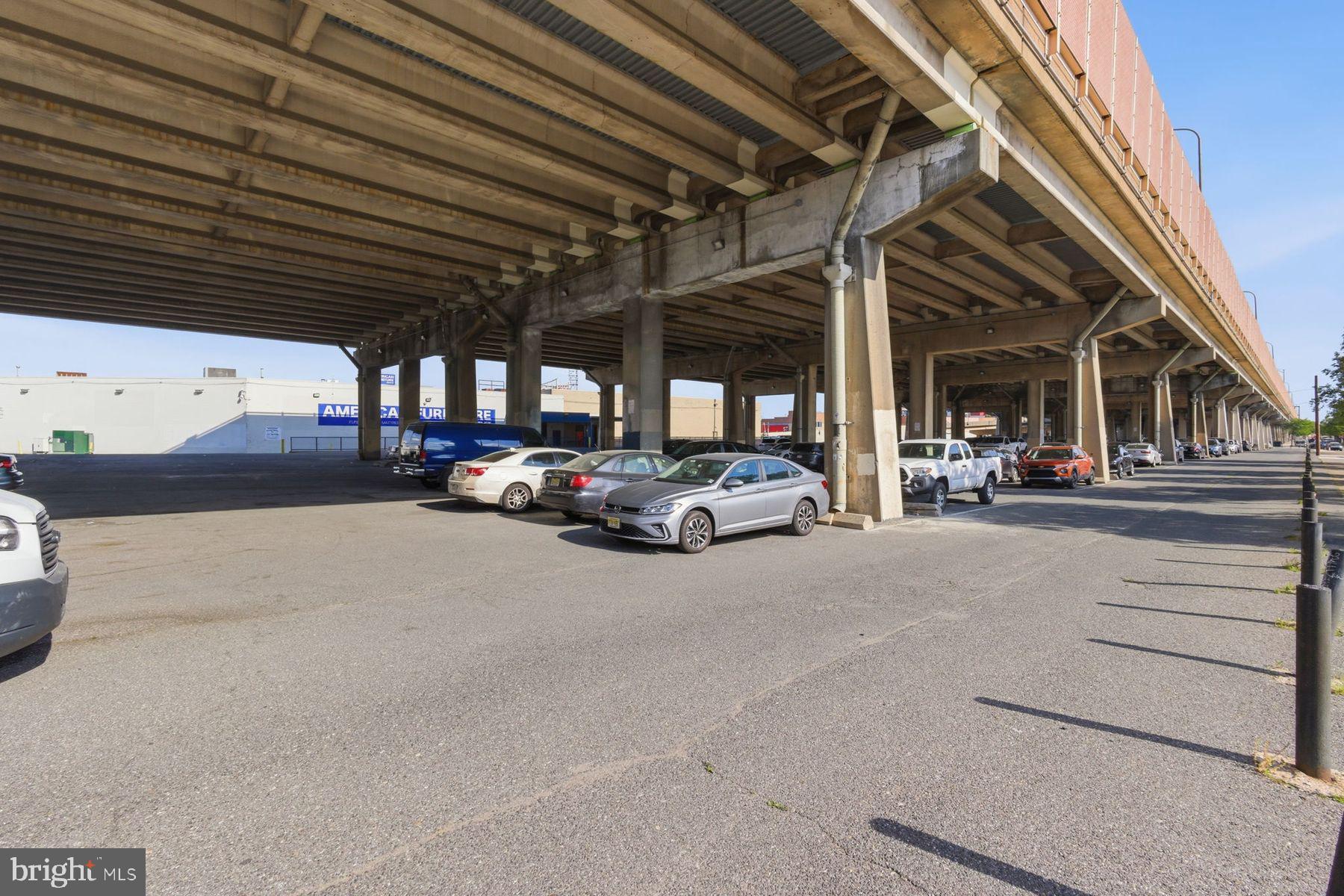 1102 S FRONT STREET 1/2