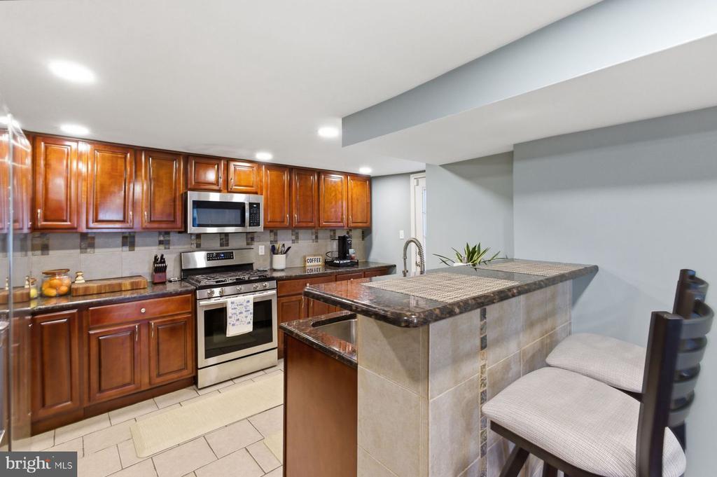 1102 S FRONT STREET 1/2
