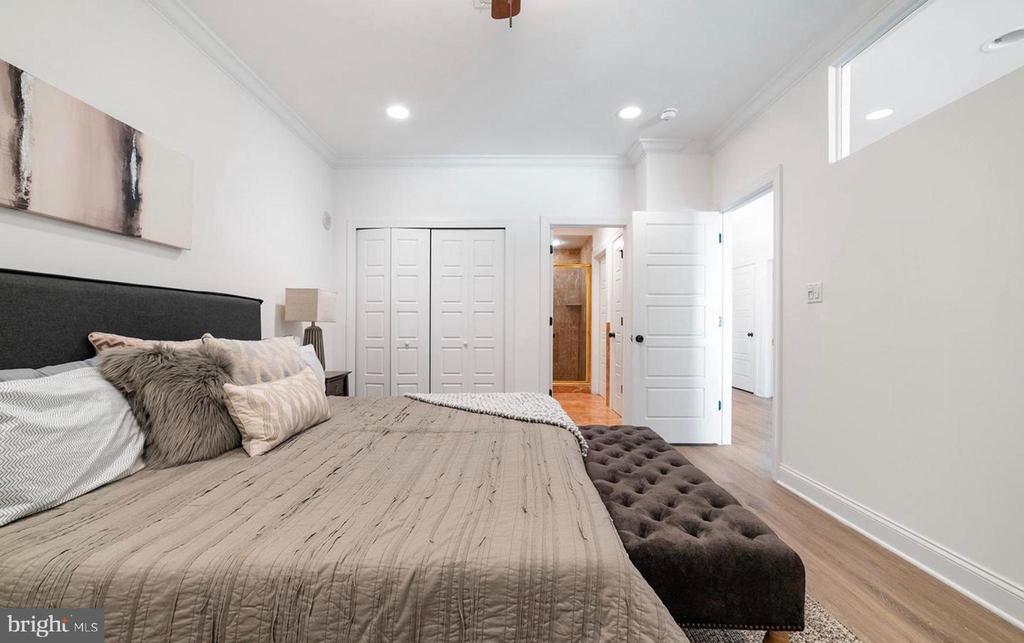 1 BROWN STREET Unit: 2B2BA