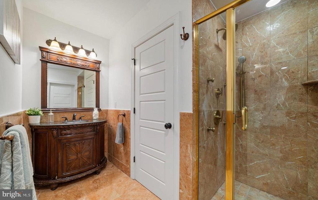 1 BROWN STREET Unit: 2B2BA
