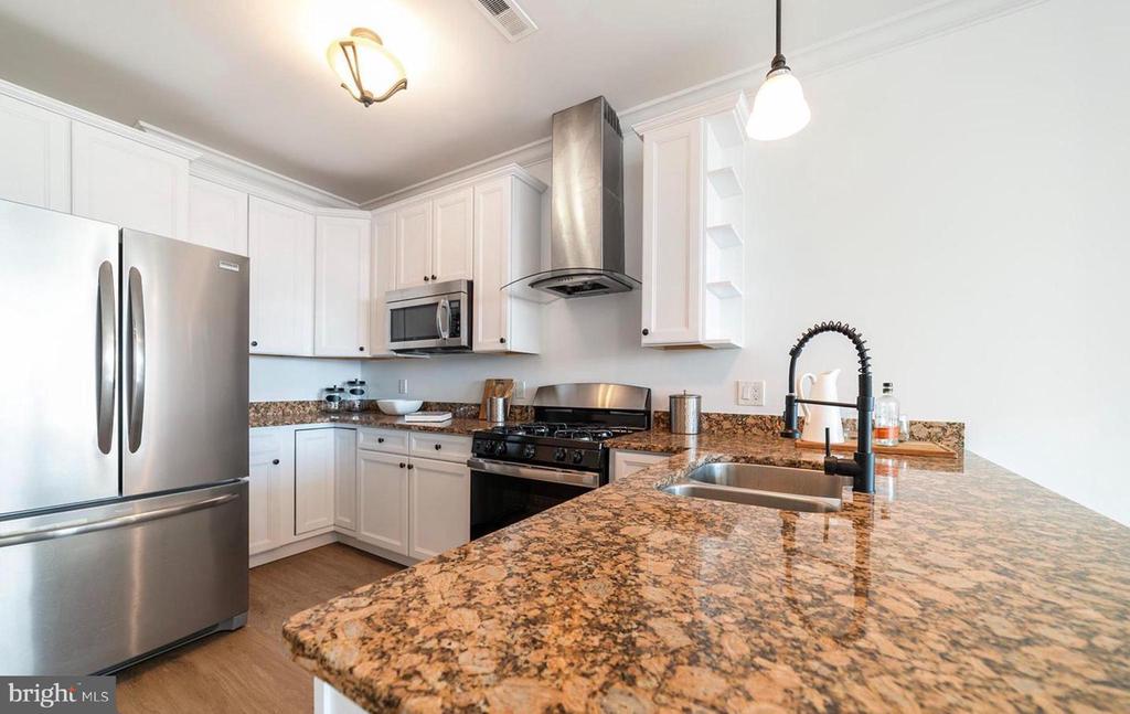 1 BROWN STREET Unit: 2B2BA