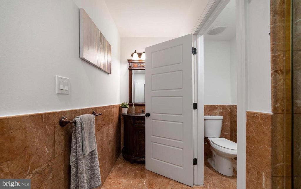 1 BROWN STREET Unit: 2B2BA