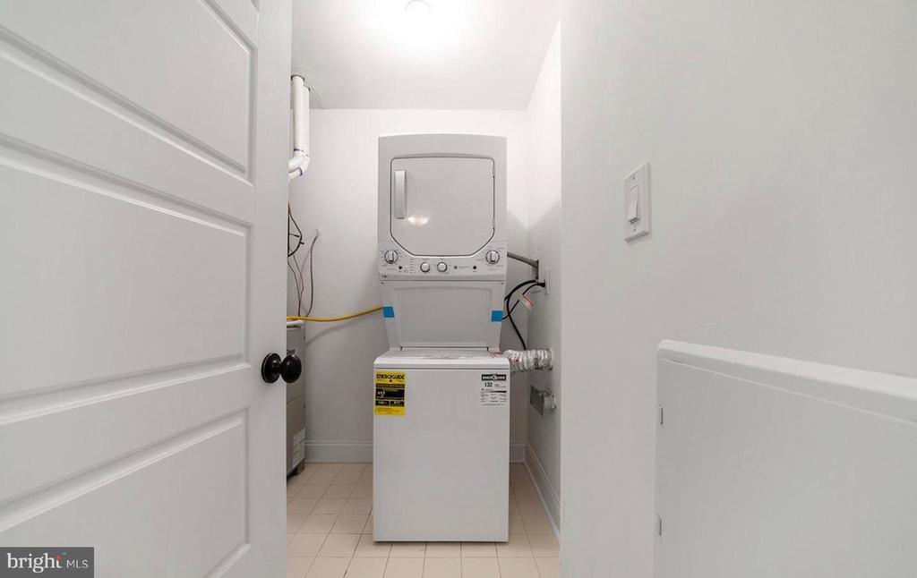 1 BROWN STREET Unit: 2B2BA